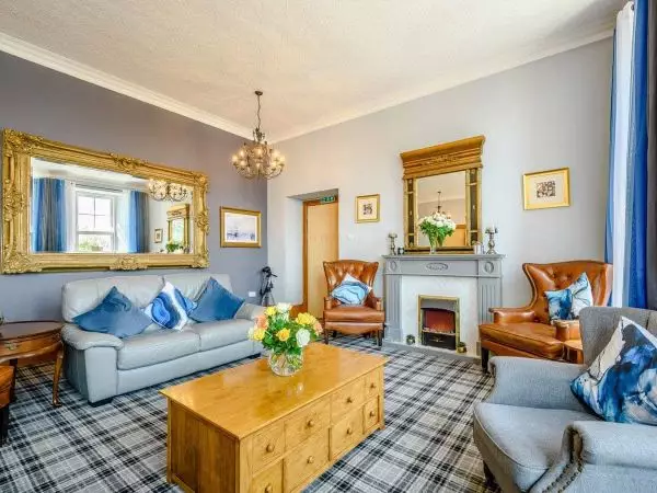 Island hideaway with hot tub